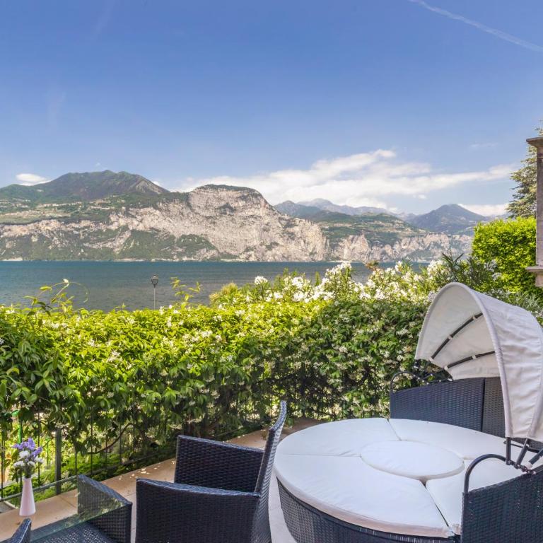 Lake Front Hotel Brenzone - Suite con Terrazza - 1