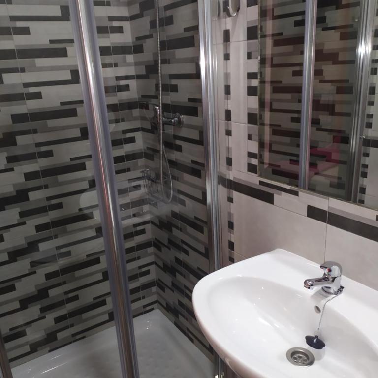 Pension Azahar - Habitación Doble con baño privado - 2 camas - 13