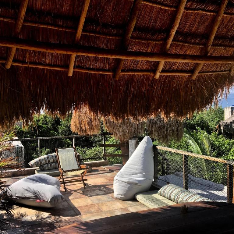 La Casa de Mia Tulum - Habitación con cama extragrande y balcón - 4