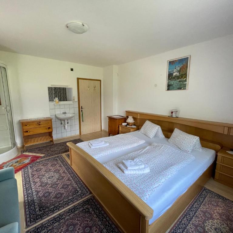 Haus Schwarzenbach - Doppelzimmer mit Balkon - 1