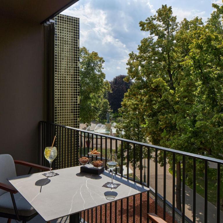 L'Esquisse Hotel & Spa Colmar - MGallery Collection - Chambre Lit King-Size Exécutive avec Canapé-Lit et Balcon - 6