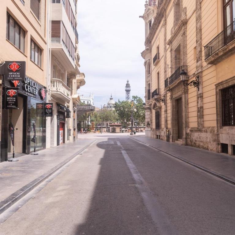 Exclusivos Lofts en Plaza del Ayuntamiento - One-Bedroom Apartment - 2