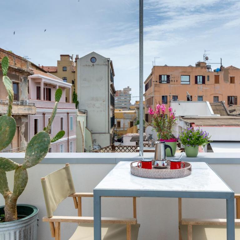 DOMO suite - Cagliari CENTRO STORICO IUN Q4072 - Camera Matrimoniale con Terrazza - 2