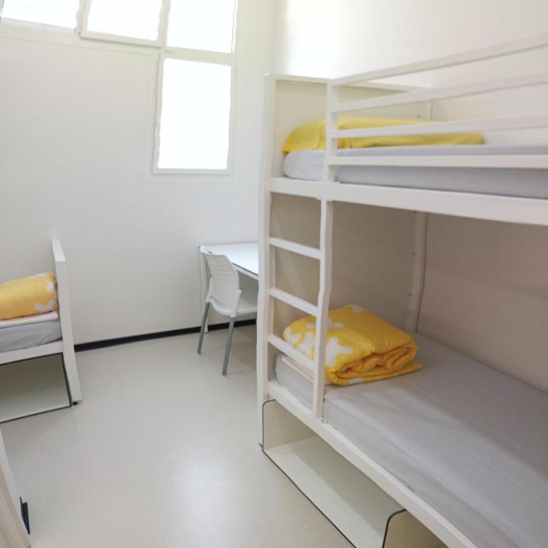 Alberg Barcelona Xanascat - Triple Room with Private Bathroom - 6