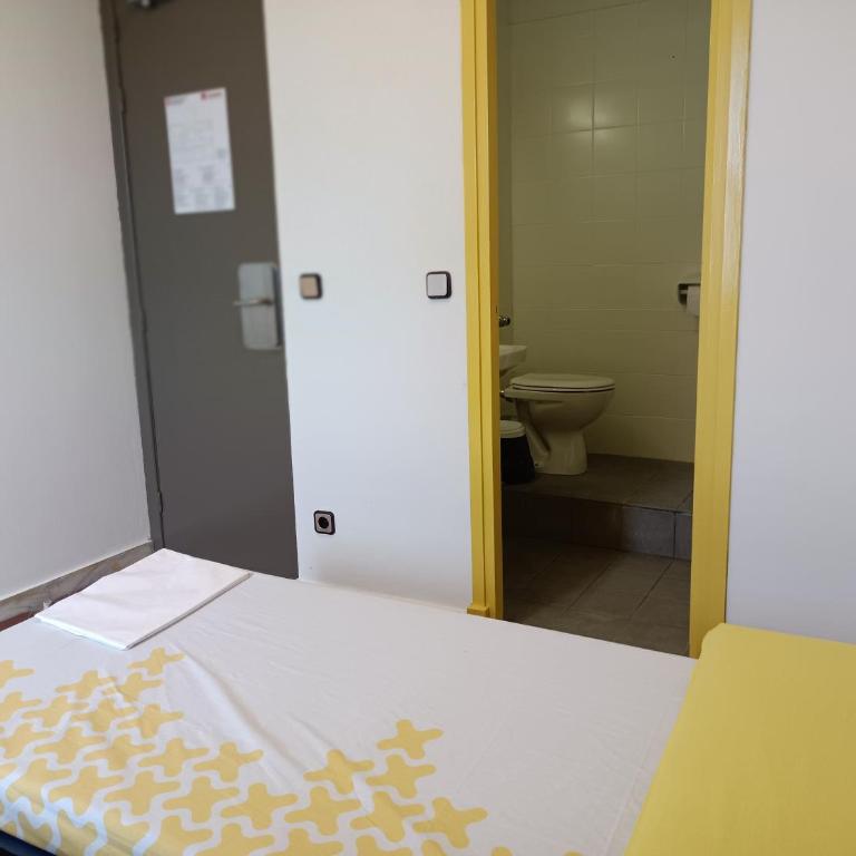 Alberg Barcelona Xanascat - Twin Room with Bathroom - 1