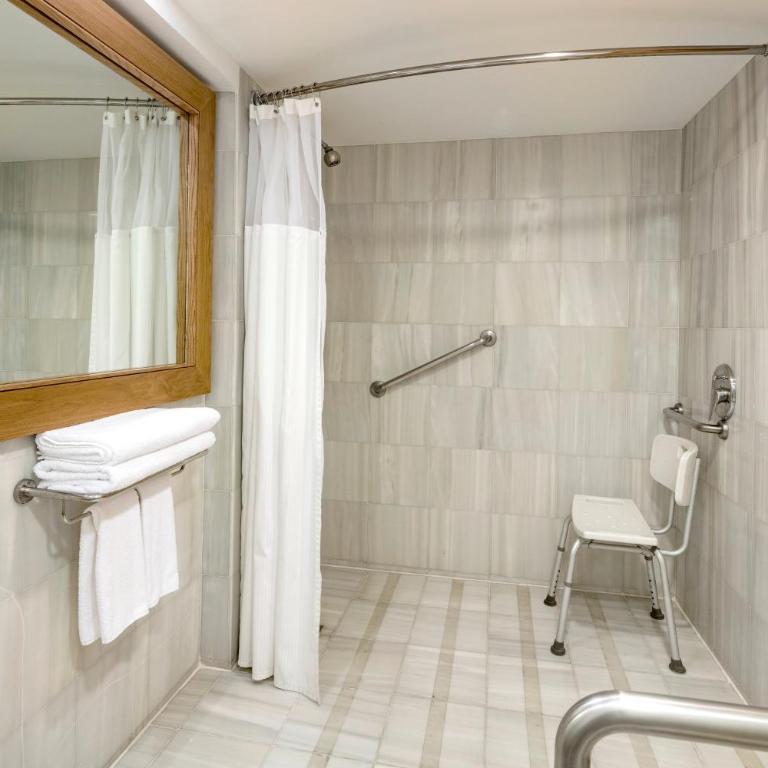 Presidente InterContinental Puebla by IHG - Habitación Classic con cama extragrande y bañera accesible - Adaptada para personas con movilidad reducida - 1