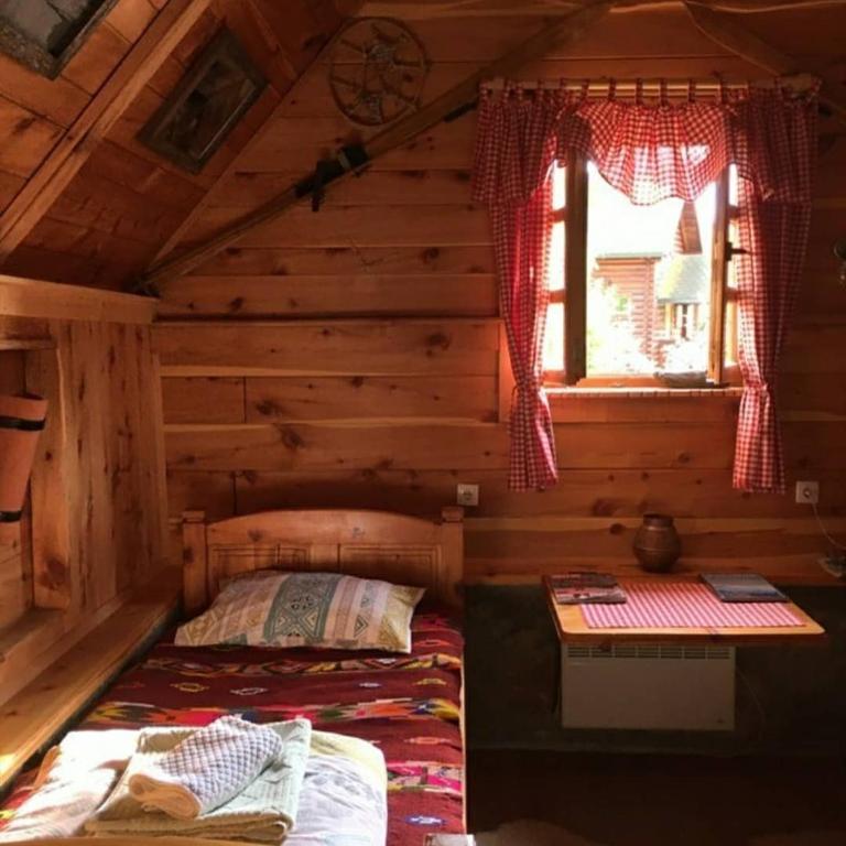 Etno smjestaj Bjelasica - Koliba sa 2 Spavaće Sobe - 60