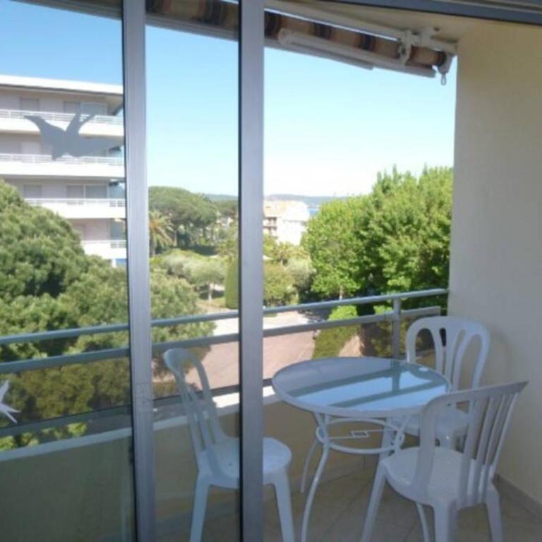 F2 Climatisé Piscine Proche Plage - Apartment mit 1 Schlafzimmer - 2