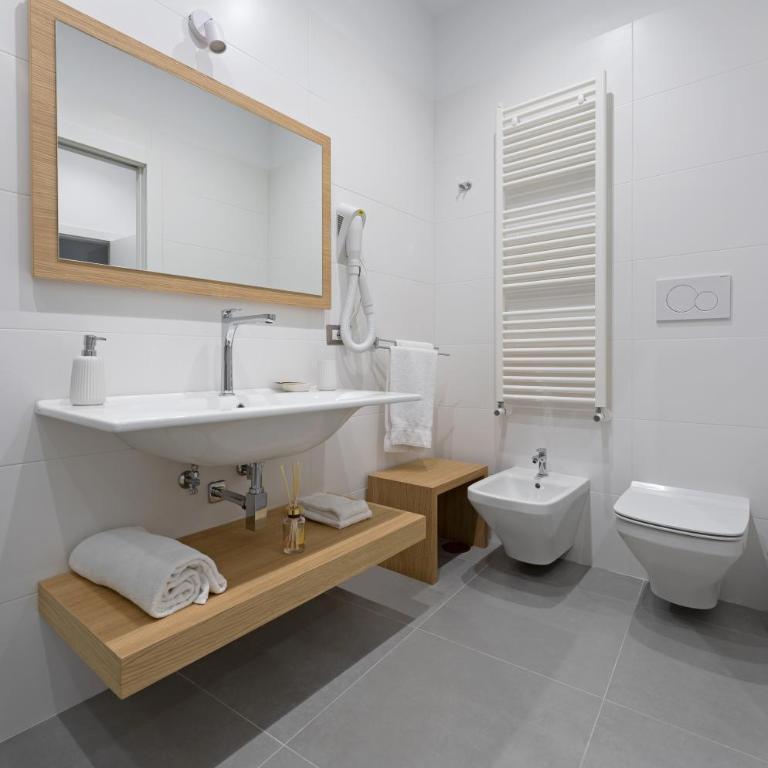 HSuites Luxury B&B - Camera Tripla Comfort - 1