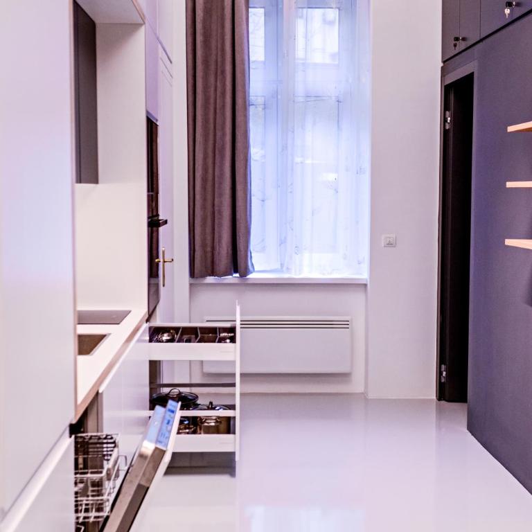 Modern & Comfortable Apartment in the City Center - One-Bedroom Apartment - 9