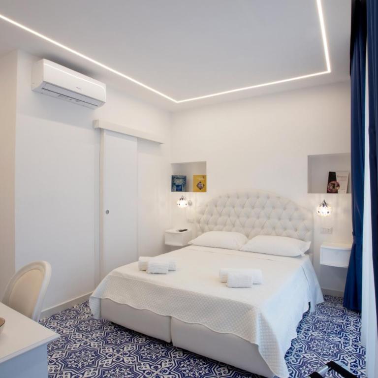 Palazzo Langellotto - Camera Familiare con Balcone - 1