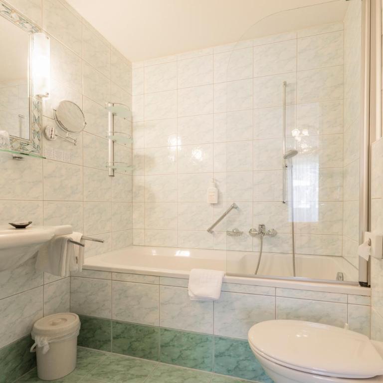 Hotel Schönegg - Doppelzimmer mit Balkon - 3