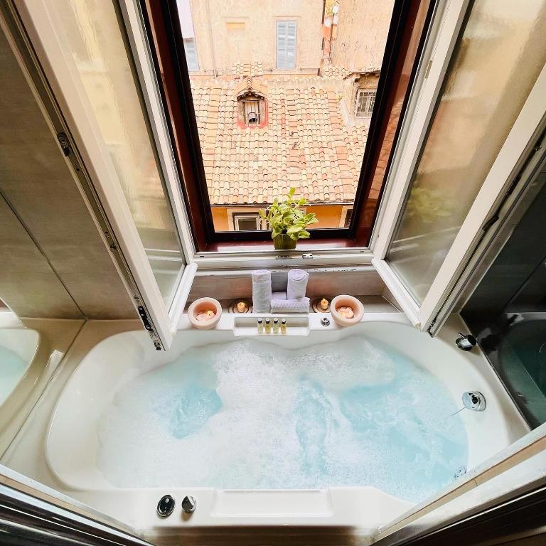 Corso Suite 107 Rooms Wellness & Spa - Camera King con Vasca Idromassaggio - 1