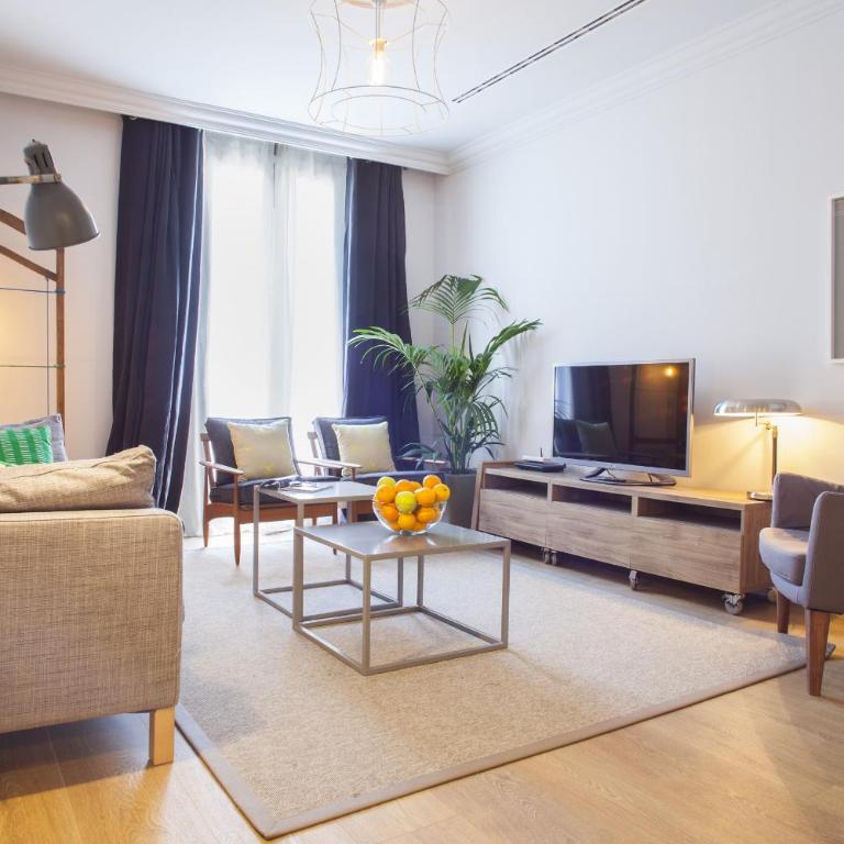 Ola Living Broto - Four-Bedroom Apartment - 1