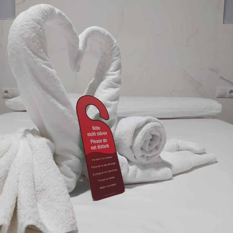 Hostal Avenida Andalucia - Solo Adultos - Habitación Doble con vistas a la piscina - 1