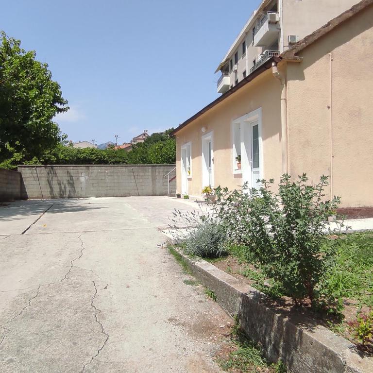 Apartments Željka-Dobrota - Studio with Garden View - 18