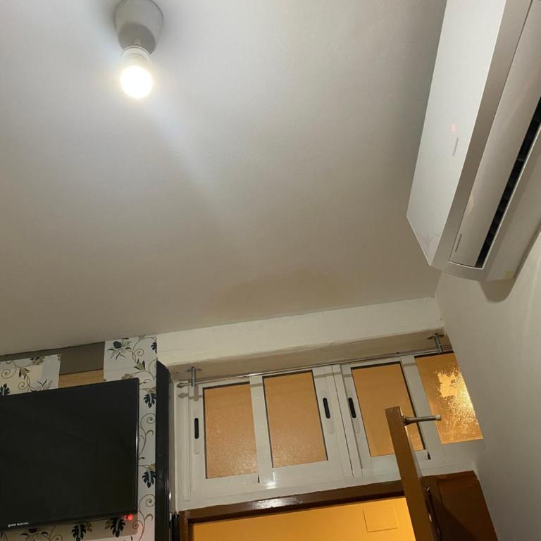 Hostal Granvia 628 - Single Room with Private Bathroom - 5