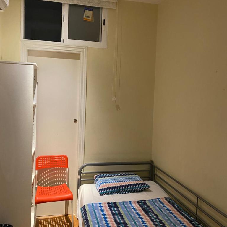 Hostal Granvia 628 - Single Room with Private Bathroom - 2