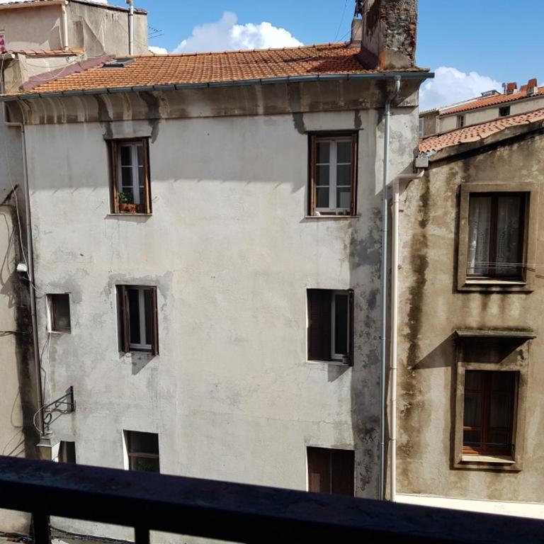AJACCIO VIELLE VILLE IMPERIALE GRAND STUDIO POUR 3 a 4 PERSONNES a PROXIMITE DU PORT ET DES PLUS BELLES PLAGES - Studio - 1