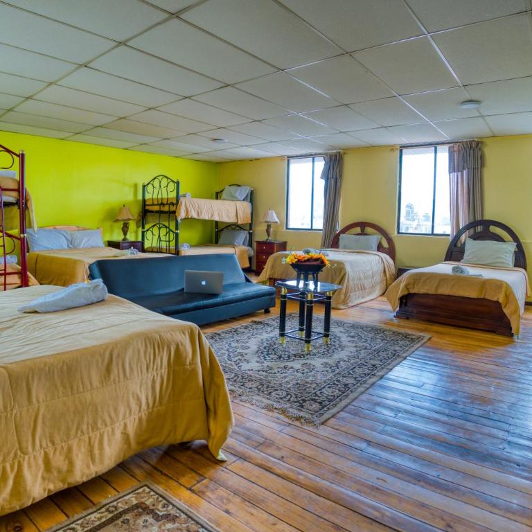 Hotel Royalty - Family Room - 2