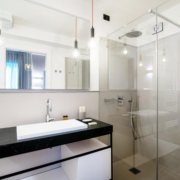 In Centro Luxury Rooms - Family Room - 9