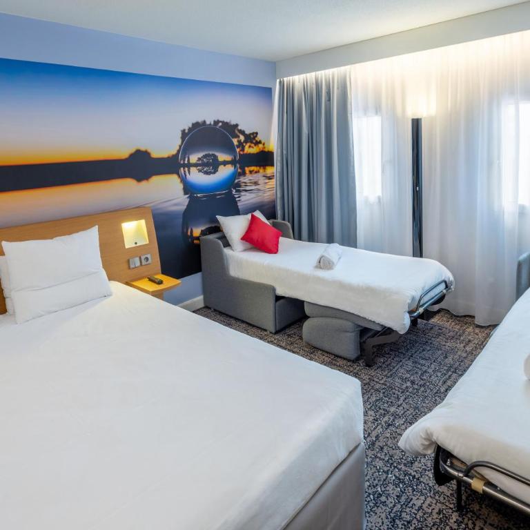 Novotel Toulouse Centre Compans Caffarelli - Chambre Supérieure avec 1 Lit Double et 2 Lits Simples - 3