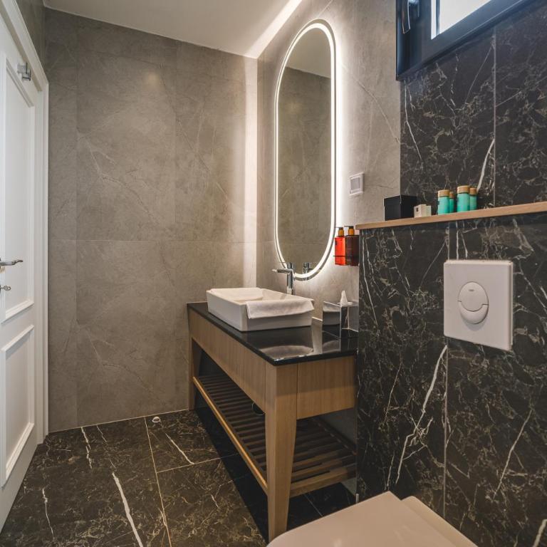 Kalamper Apartments - One-Bedroom Apartment - 8
