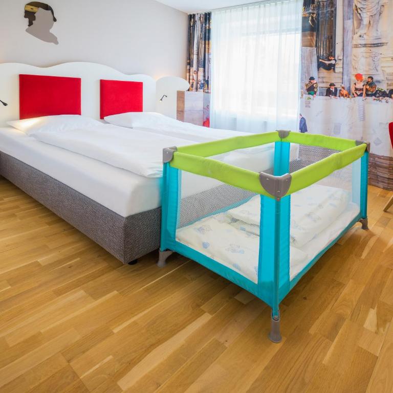 JUFA Hotel Salzburg City - Classic Doppelzimmer - 10