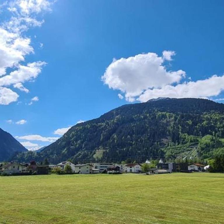 Ferienwohnung Willi - Two-Bedroom Apartment with Shower - 9