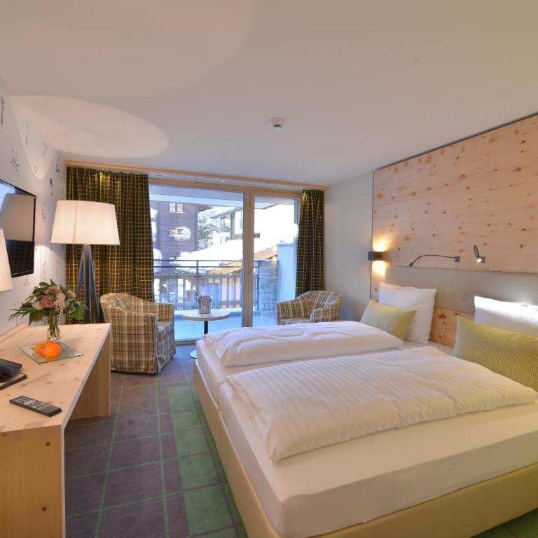Alpenhotel Fleurs de Zermatt - Habitación Doble Deluxe con balcón y vistas al Matterhorn - 5
