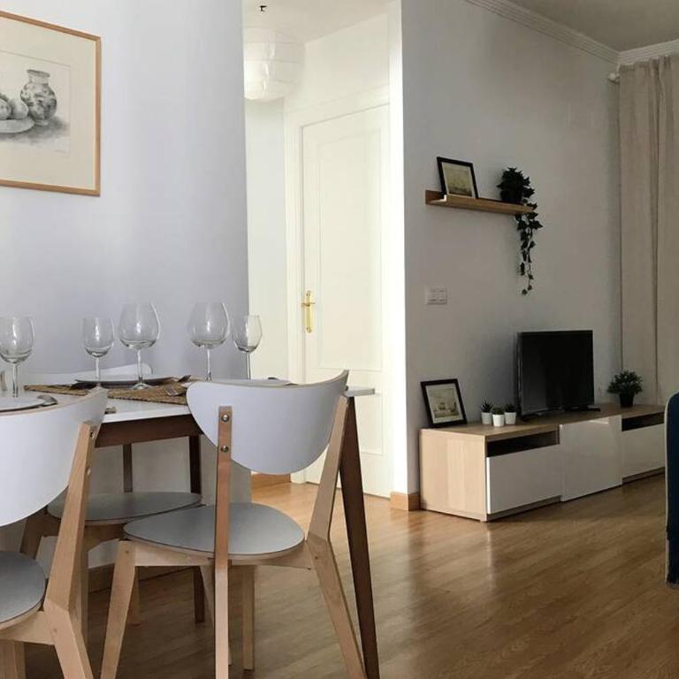 ÁTICO EN EL CENTRO, terraza 20 m2, garaje, Wi-Fi, AC - Apartamento de 2 dormitorios - 2