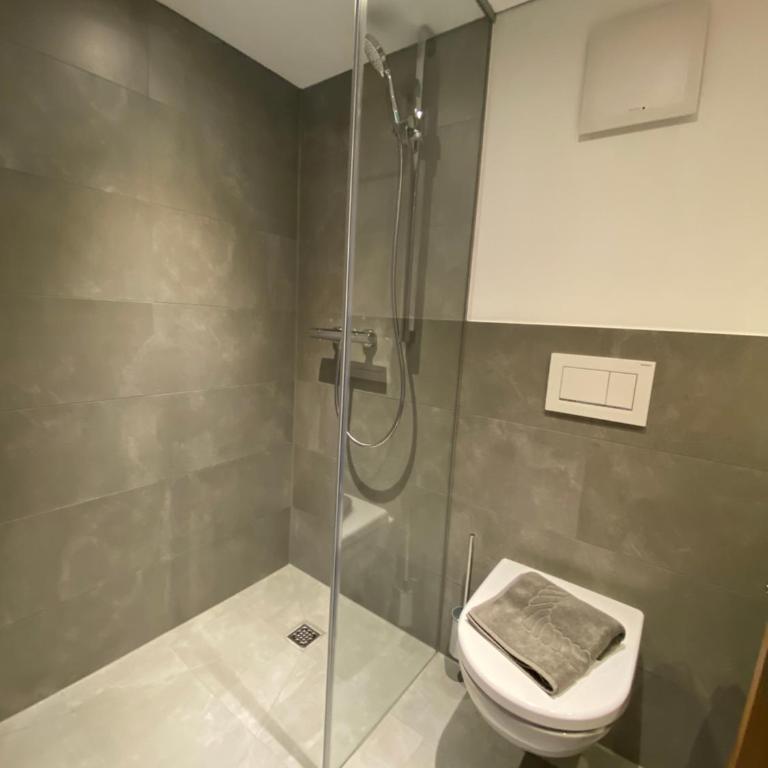 Gasthaus Sulzfluh - Doppelzimmer mit eigenem Bad - 8