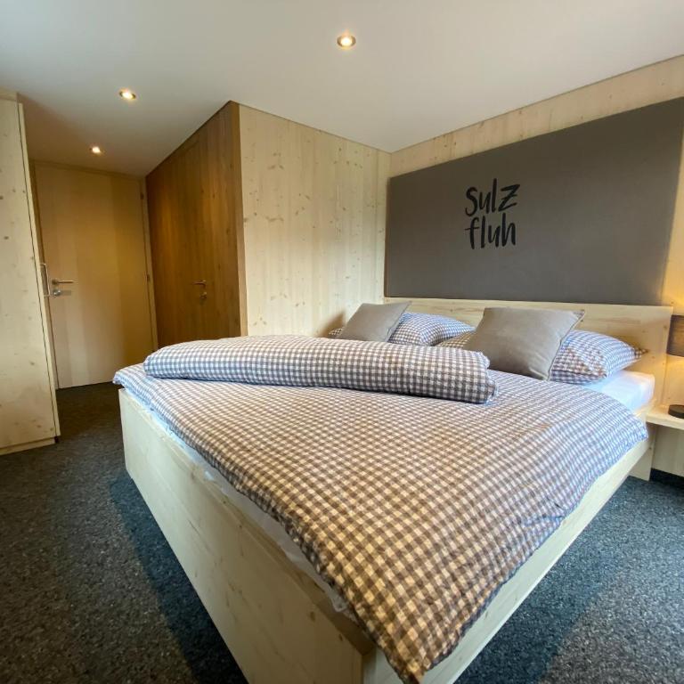 Gasthaus Sulzfluh - Doppelzimmer mit eigenem Bad - 9