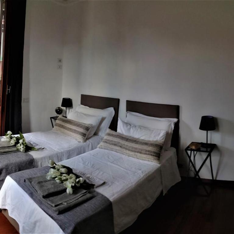 EMI's Guest House - Double or Twin Room with External Private Bathroom and City View - 6