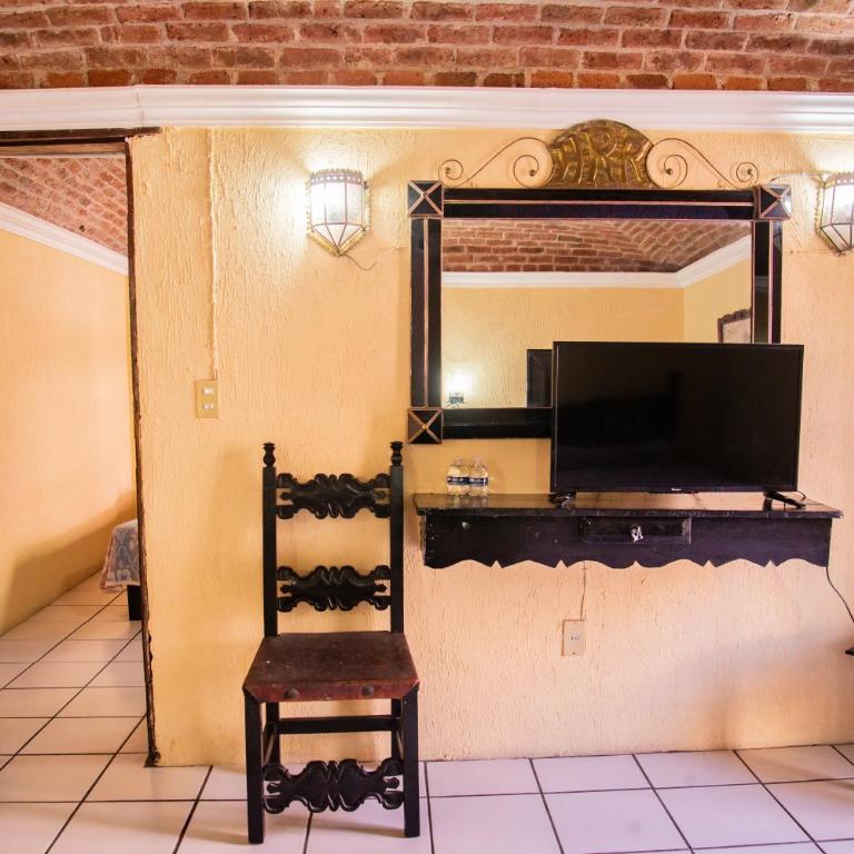 Hotel Hacienda de Cobos - Family Double Room - 11
