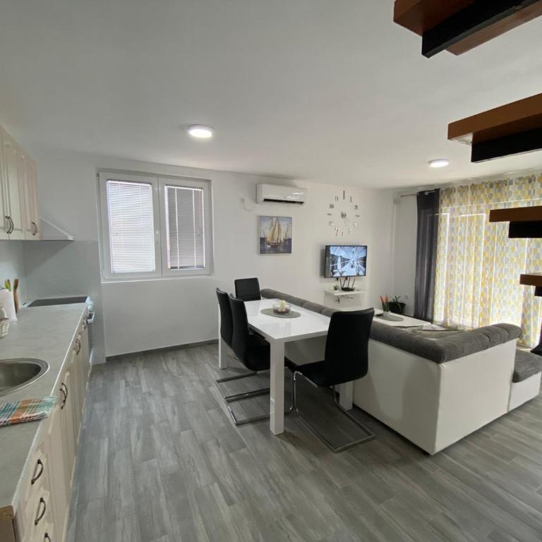Apartments Ivanovic - One-Bedroom Apartment - 17