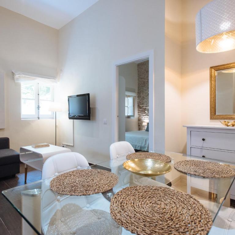 Cozy Apartment in House-Palace with Private Patio - Apartment - 4