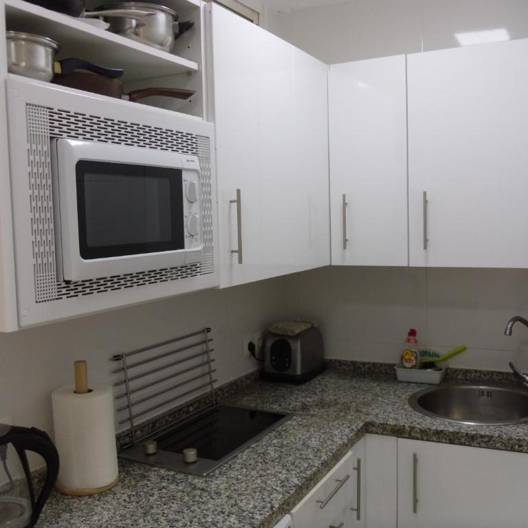 Sunny studio in Piscis building - One-Bedroom Apartment - 3