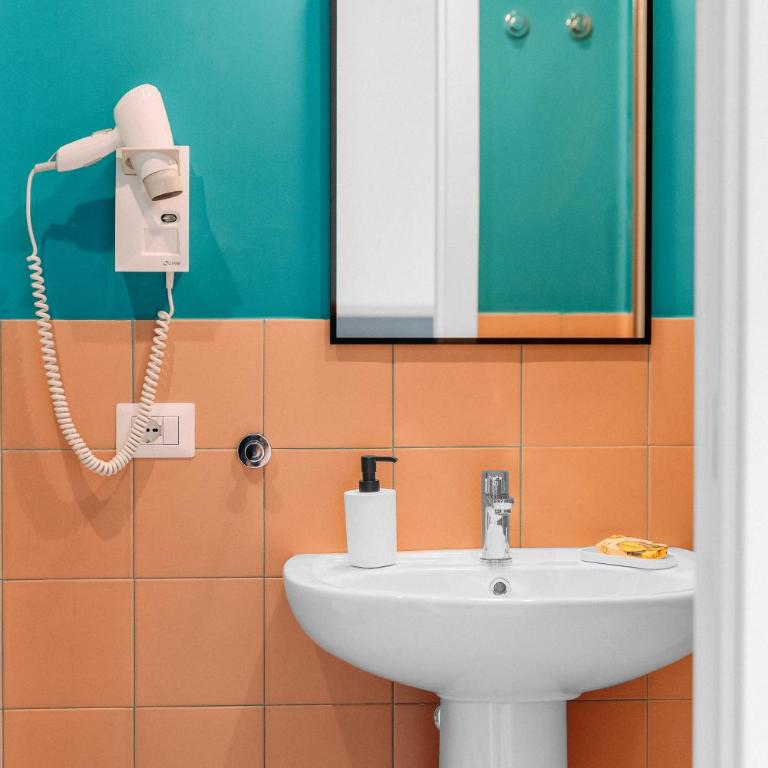 Sorrento Colors&Suites - Deluxe Double or Twin Room with Balcony - 6