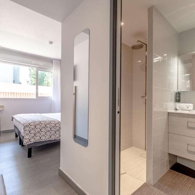 Sure Hotel by Best Western Saint-Raphael Le Dramont - Chambre Lit Queen-Size Standard - Rez-de-Chaussée/Non-Fumeurs - 8