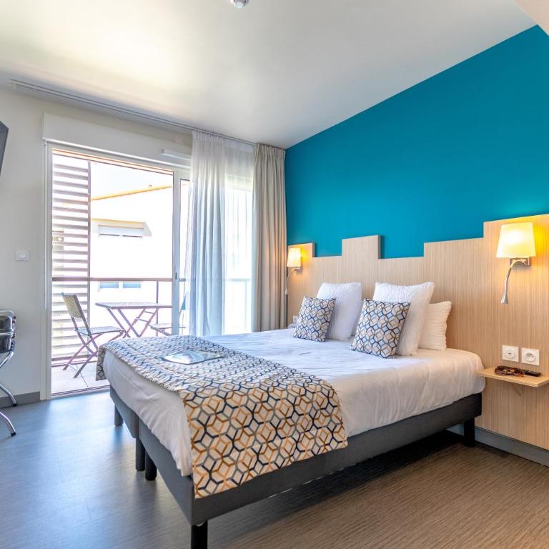 Sure Hotel by Best Western Saint-Raphael Le Dramont - Superior Queen Room with Balcony - Higher Floor/Non-Smoking - 6