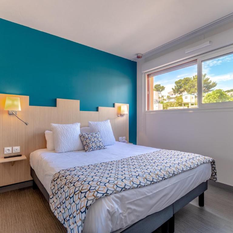 Sure Hotel by Best Western Saint-Raphael Le Dramont - Family Room with One Double Bed and One Bunk Bed - Ground Floor/Non-Smoking - 10
