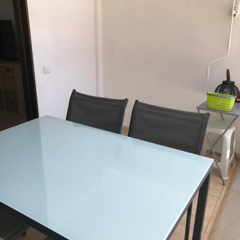 Yumbo Beach Apartment Perfect location free fast WIFI - Apartamento de 1 dormitorio - 4