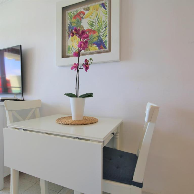 Central Apartment overlooking Yumbo centre with heated pool - Apartamento - 8