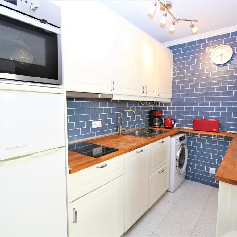Central Apartment overlooking Yumbo centre with heated pool - Apartamento - 19