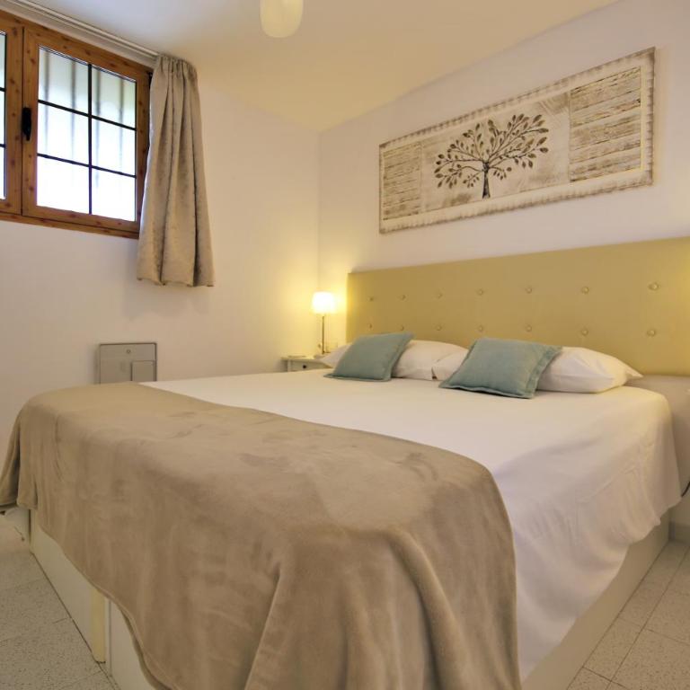 Central Apartment overlooking Yumbo centre with heated pool - Apartamento - 4