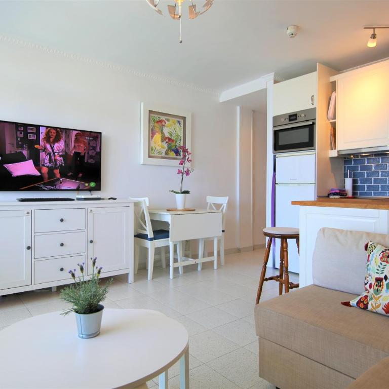 Central Apartment overlooking Yumbo centre with heated pool - Apartamento - 29