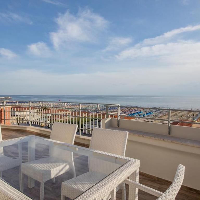 Beachfront Penthouse with private parking - Apartment mit 3 Schlafzimmern - 46