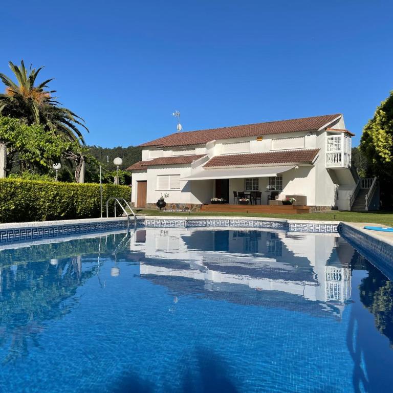 Tranquilidad con piscina en Casa Nantes en Sanxenxo - Casa de 3 dormitorios - 1