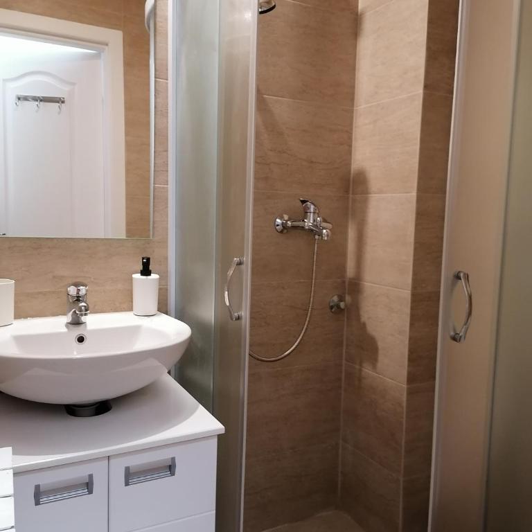 Downtown Parliament - Standardni Studio - 18